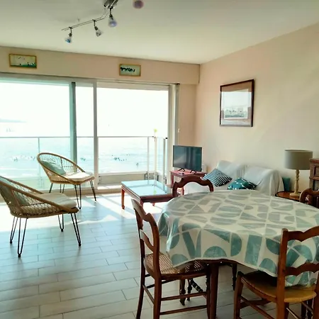 Apartment T2 Face Plage, Confortable, Balcon, 4 Pers., Prox. Centre, Parking, Ascenseur - Fr-1-331-9 *